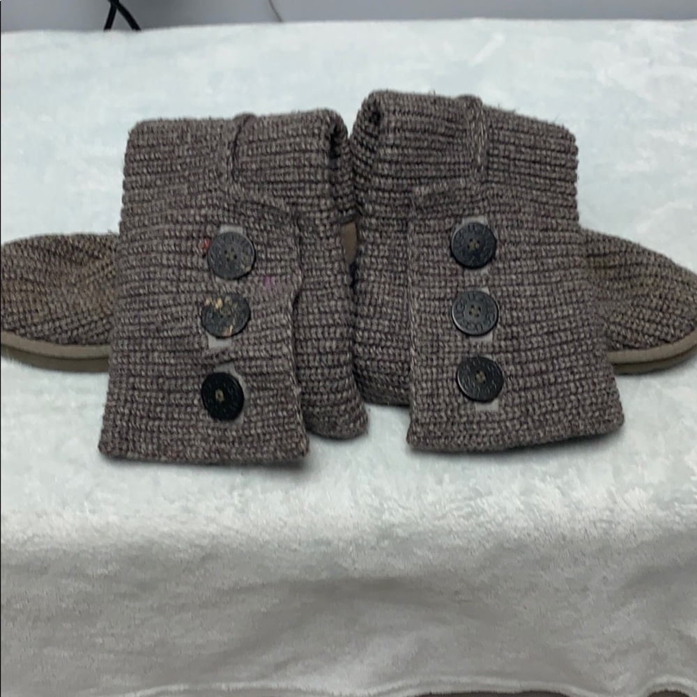 Grey UGG boots knit style